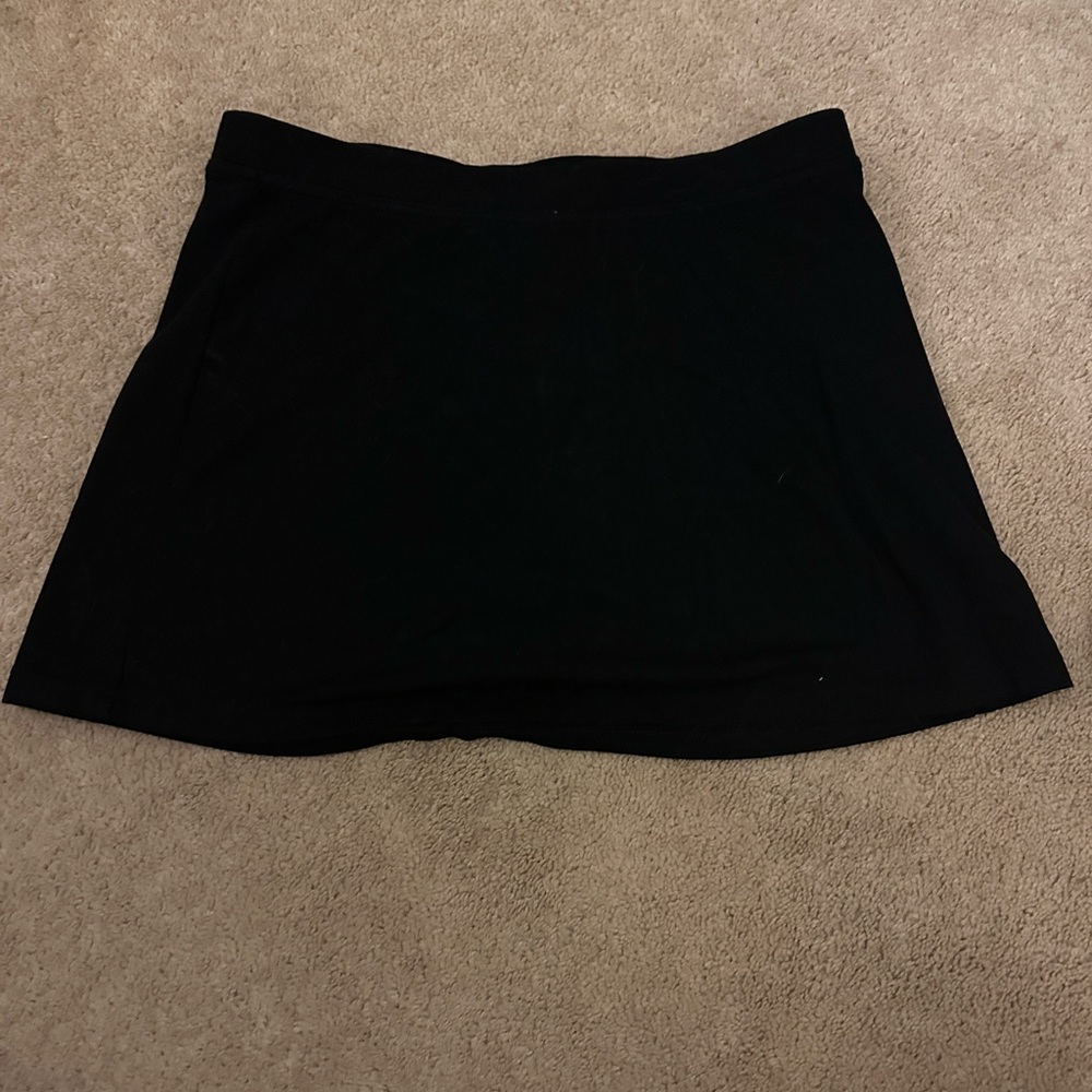 5 black Tek gear skorts